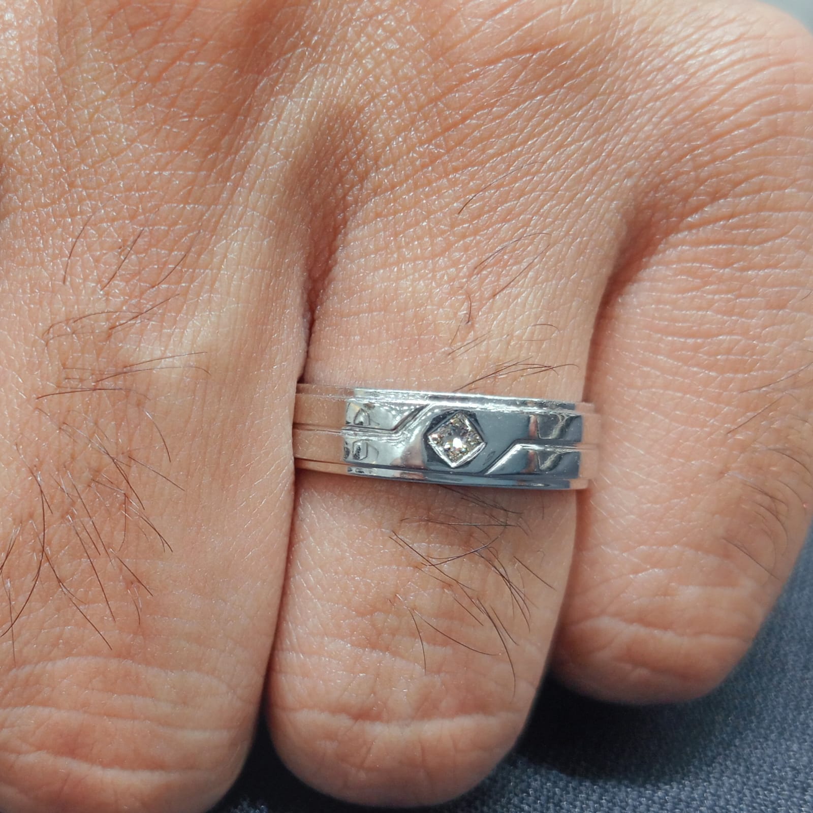 PLANTINUM RING