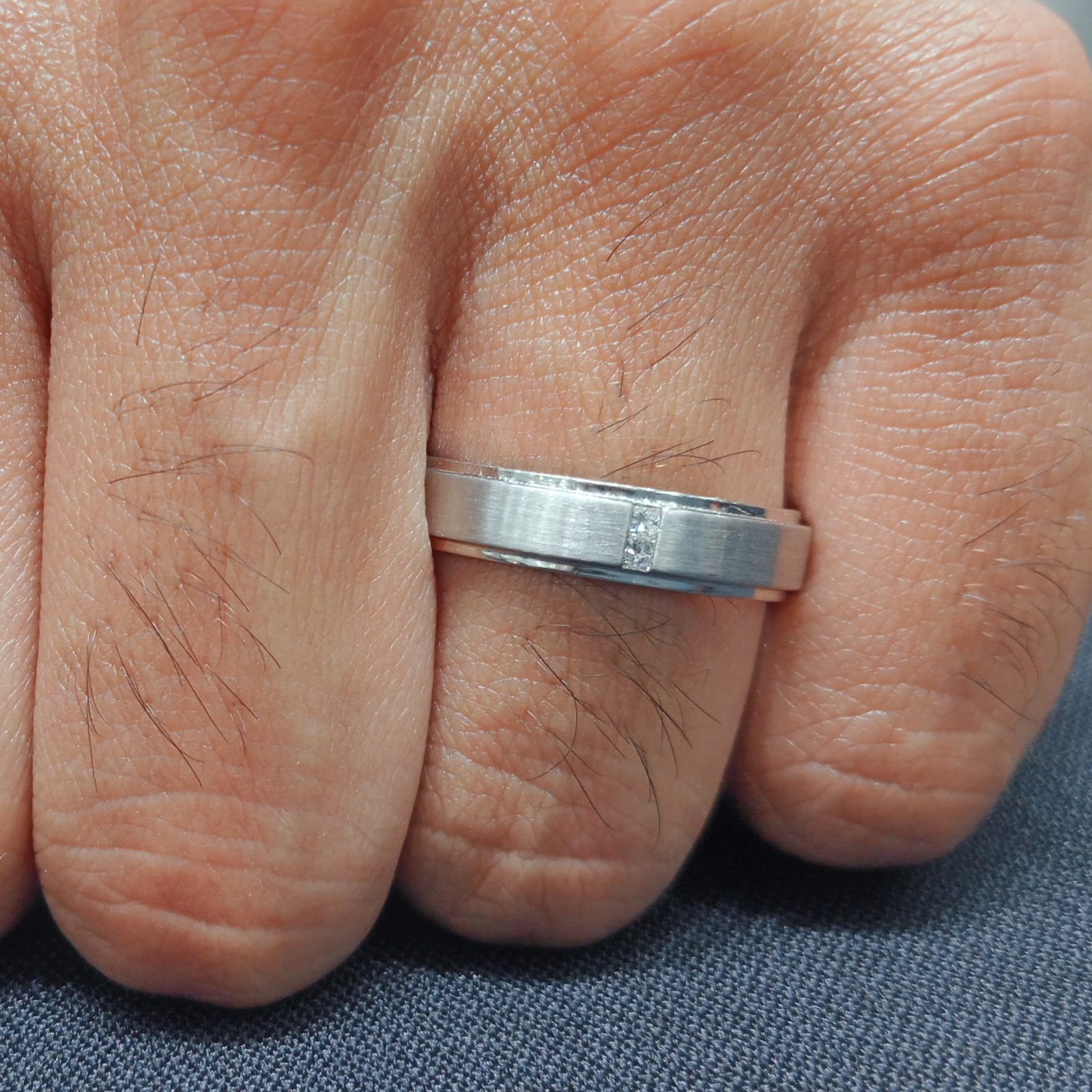 PLANTINUM RING