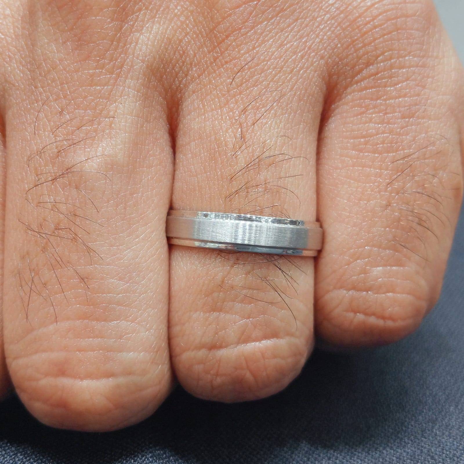 PLANTINUM RING