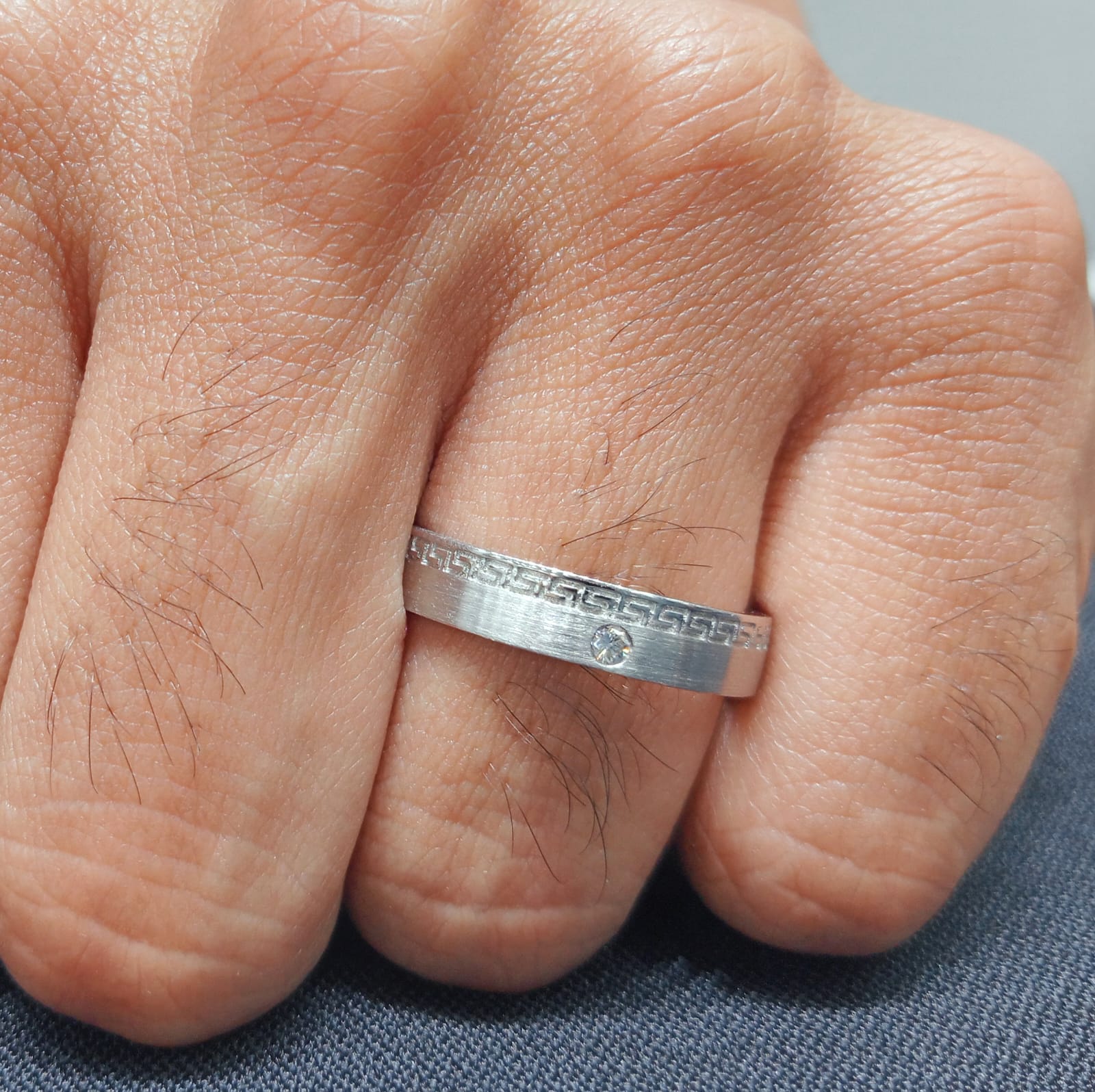 PLANTINUM RING
